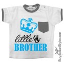 T-shirt con taschino "little brother"