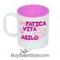 Tazza di plastica infrangibile che fatica la vita all'asilo