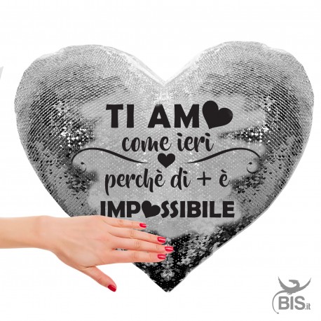 Cuscino cuore con paillette "Ti amo come ieri perchè di più è impossibile"