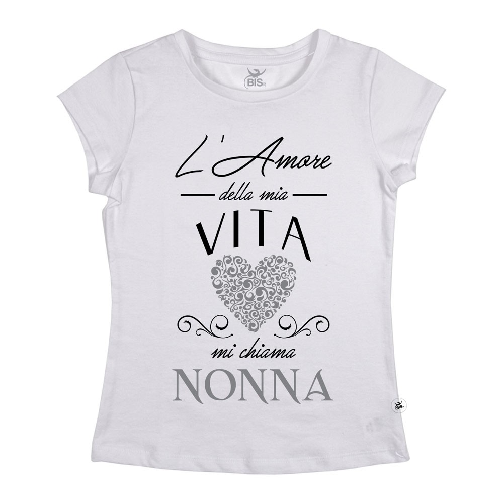 T-shirt donna  "L'amore della mia vita mi chiama nonna"