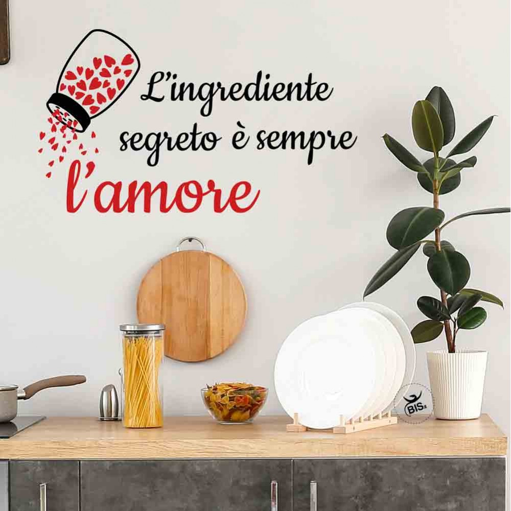 Scritta adesiva per cucina con frase l'ingrediente segreto è l'Amore  WS1656