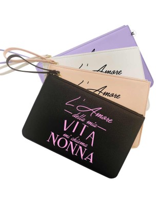 Pochette in ecopelle "L'amore della mia vita mi chiama Nonna"