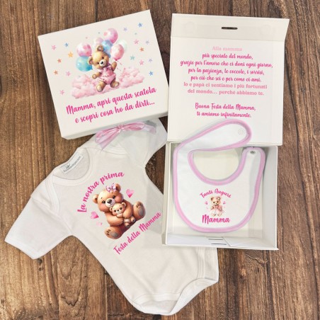 Scatola regalo pieghevole con chiusura magnetica "Prima Festa della Mamma" da personalizzare con body e bavaglino