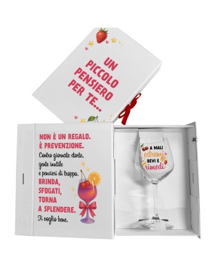 Gift Box “A mali estremi bevi e rimedi” con calice – Idea regalo originale per amica, sorella, collega