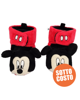 Winter shoes with socks and flower-line decorations