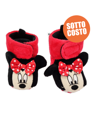 Winter shoes with socks and flower-line decorations