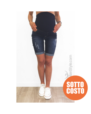 Bermuda in jeans con strappi modello premaman