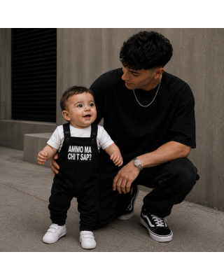 Salopette Bimbo “AMMO MA CHI T SAP?” | Outfit Coordinato Famiglia