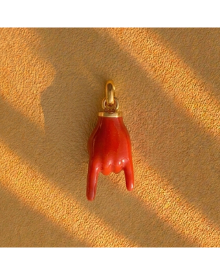 Charm Mano Cornuta Rossa | Amuleto Scaramantico per Collana