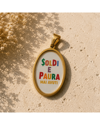 Charm "Soldi e Paura Mai Avuti" – Ciondolo Ironico da Collana