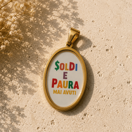 Charm "Soldi e Paura Mai Avuti" – Ciondolo Ironico da Collana