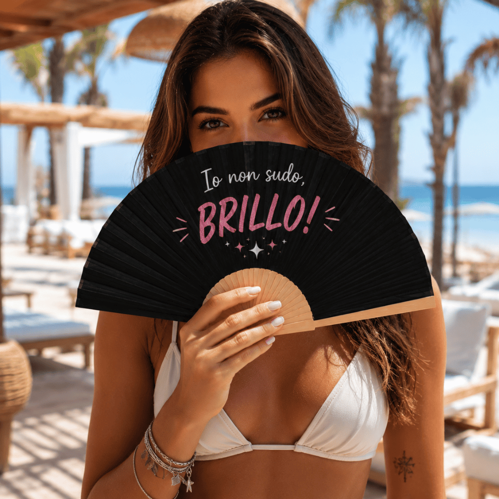 Ventaglio con scritta "Io non sudo, BRILLO!" – Ventaglio divertente in legno e tessuto