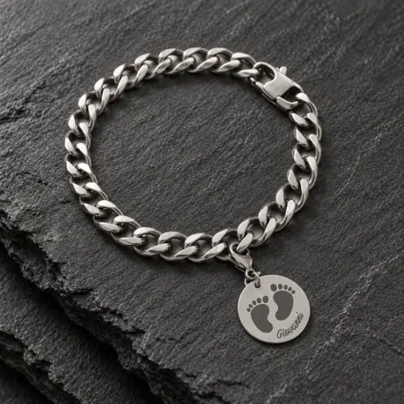 Bracciale in acciaio con ciondolo inciso