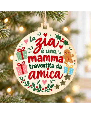 Addobbo natalizio per zia con frase “La zia è una mamma travestita da amica”, grafica colorata e stelline traforate