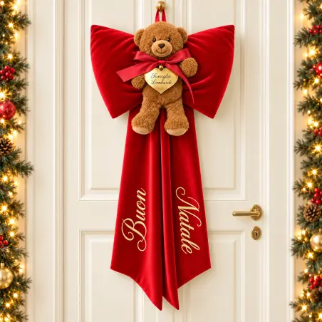 Fiocco natalizio in velluto rosso con orsetto, scritta Buon Natale e cuore in plexiglass personalizzato Famiglia Lombardi.