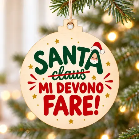 TESTO ALT IMMAGINE
Pallina di Natale in legno con scritta Santa mi devono fare
