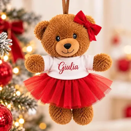 Orsetto natalizio da appendere con nome Giulia sulla maglietta bianca, gonna in tulle rosso e fiocco rosso.