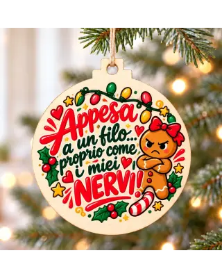 Pallina di Natale in legno “Appesa a un filo… proprio come i miei nervi!