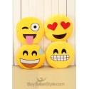Cuscino emoticon occhiolino e linguaccia
