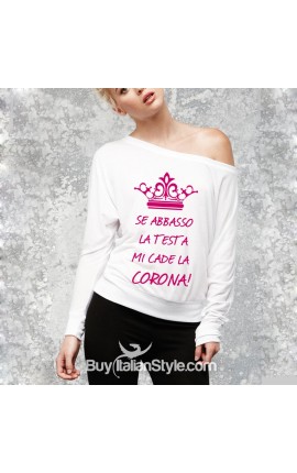 maglia con una spalla scoperta