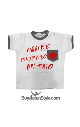 T-shirt con taschino "Oggi ne innamoro un paio"