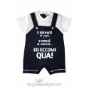 Pagliaccetto a salopette stampa 5 minuti di papà 9 mesi di mamma ed eccomi qua
