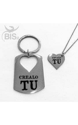 Coppia portachiavi e collana con ciondolo