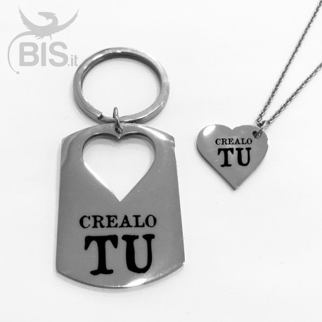 Coppia portachiavi e collana con ciondolo