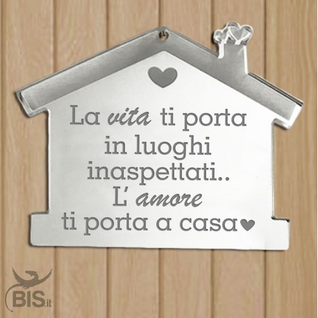 Appendino fuoriporta in plexi "La vita ti porta in luoghi inaspettati, l'amore ti porta a casa"